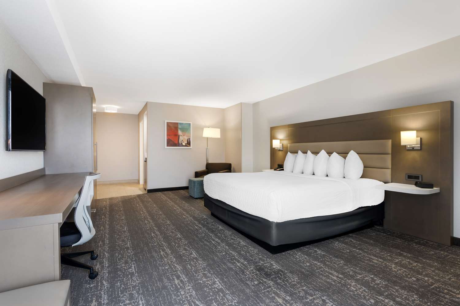 Suite, King Bed, Sofa