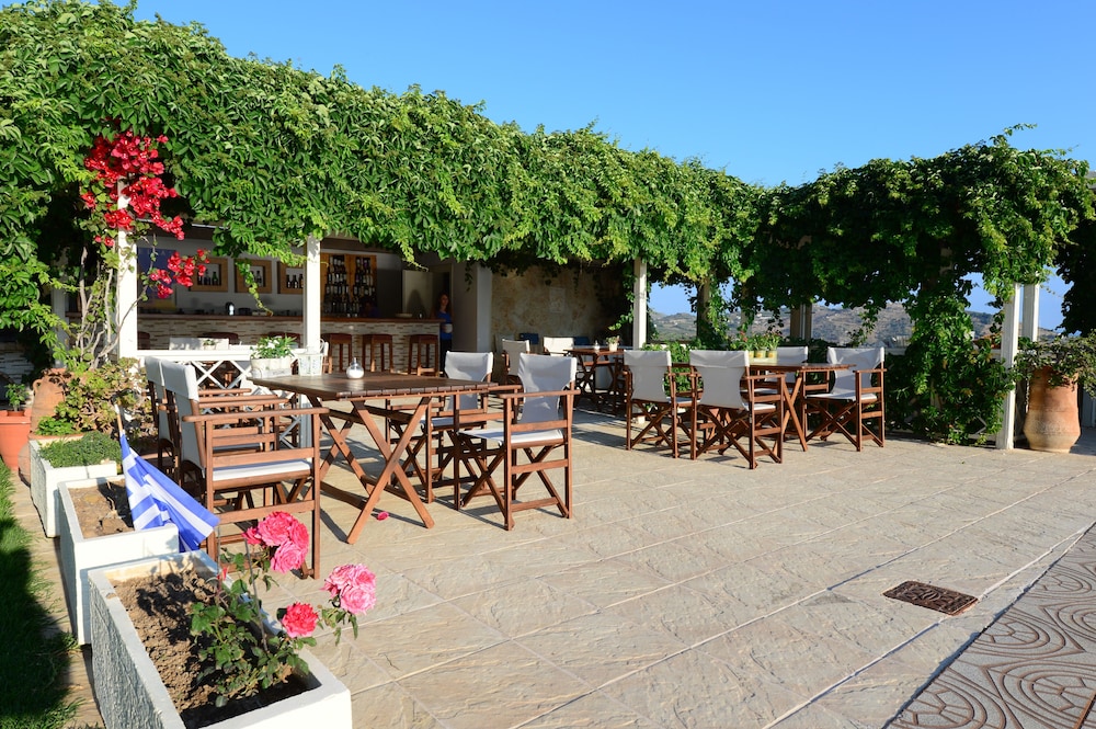 Pela Mare Hotel 66/77