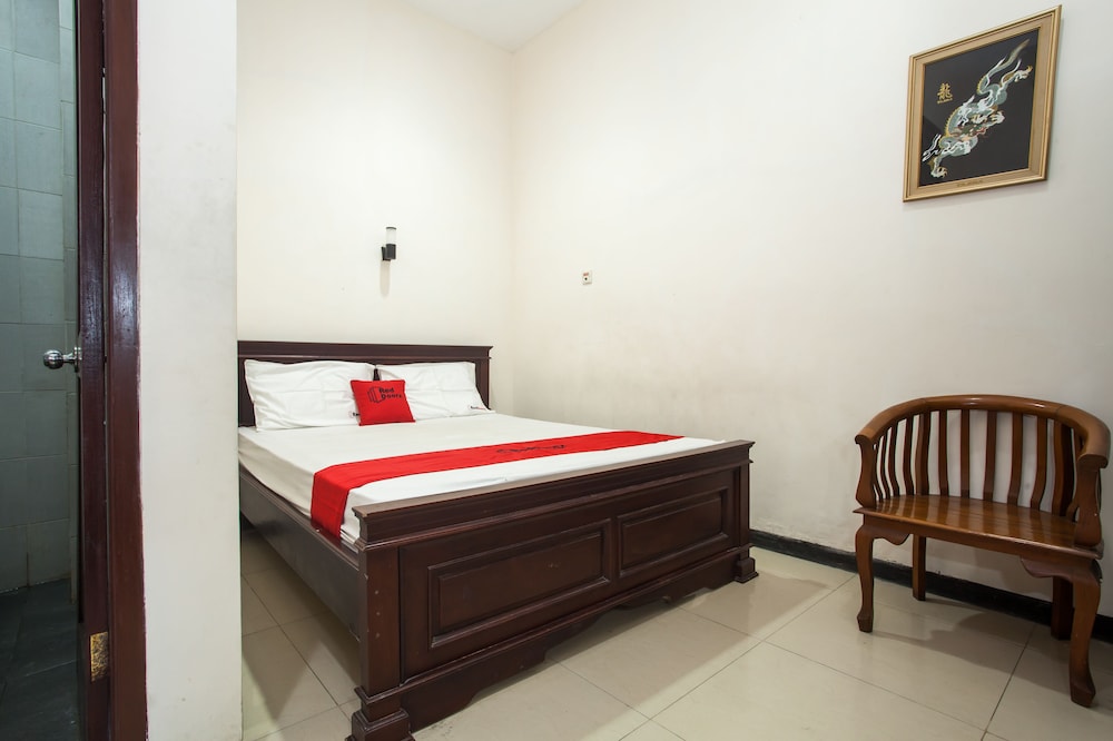 Reddoorz @ Raya Ngagel 2 6/35
