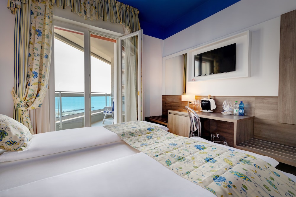 Hotel Cavalieri Palace 11/90