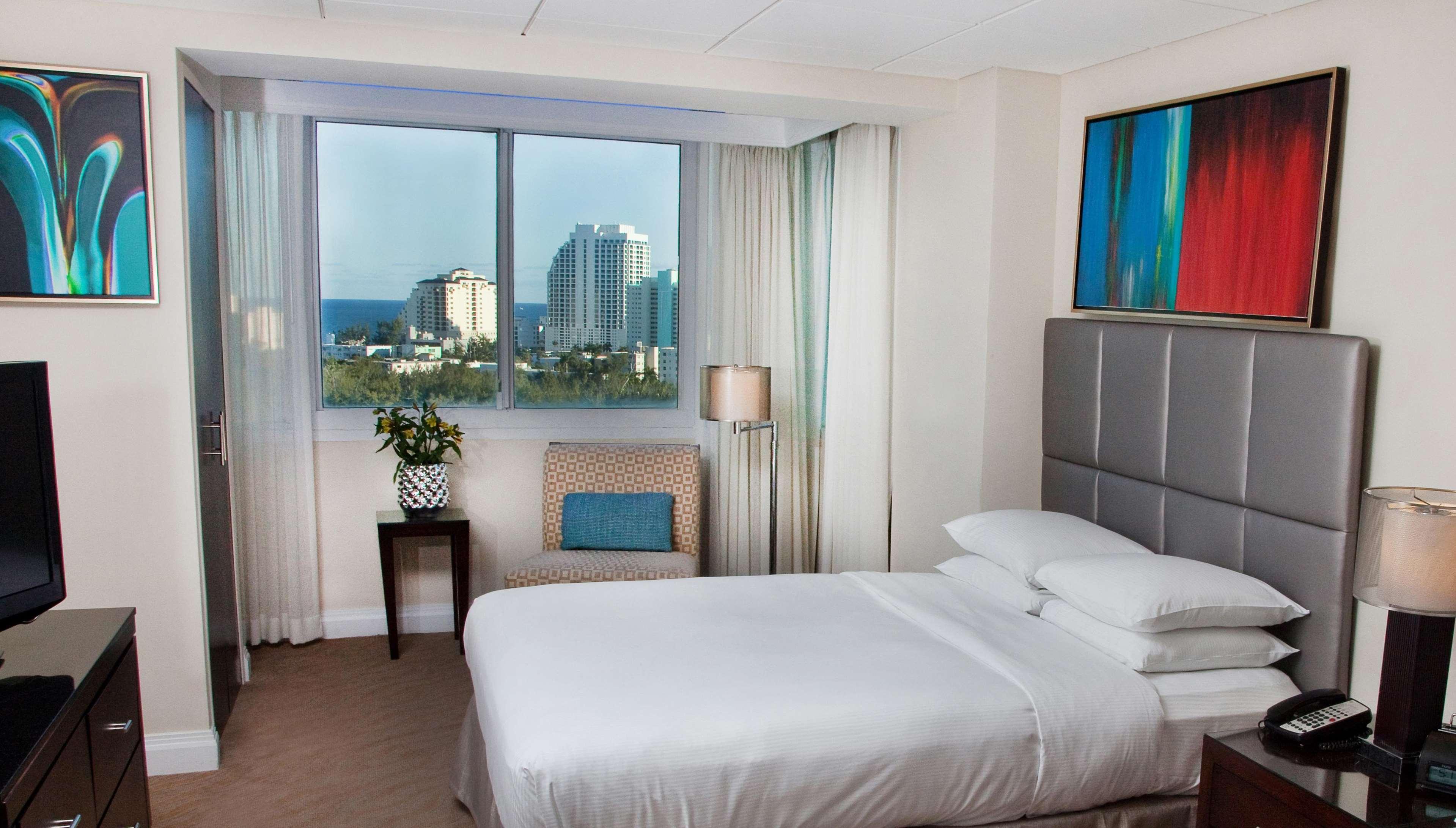 GALLERIA, SUITE, QUEEN BED, CITY VIEW