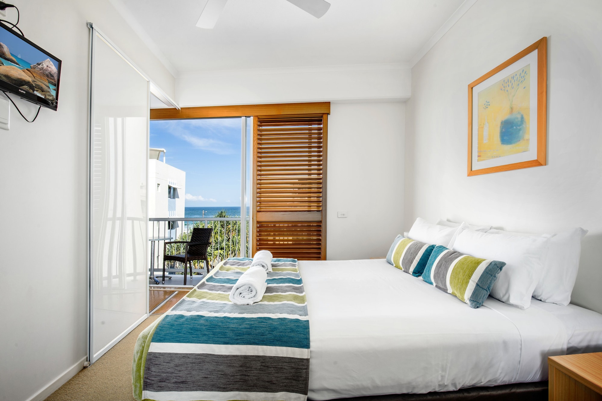 2 Bedrooms, Tower, Pool Side, Balcony