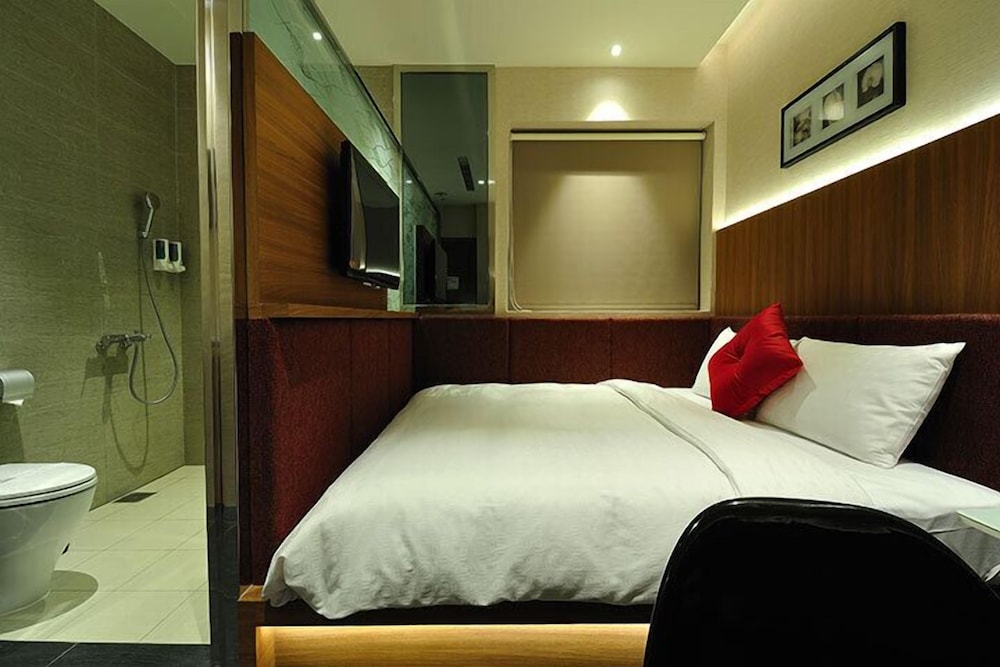 ROOM, DOUBLE BED