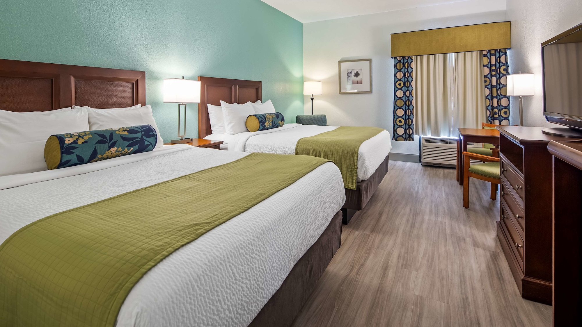 STANDARD, 2 QUEEN BEDS