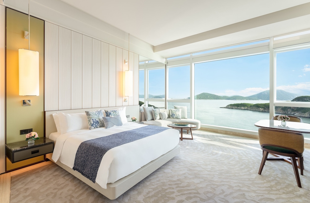 Grand Oceanfront King