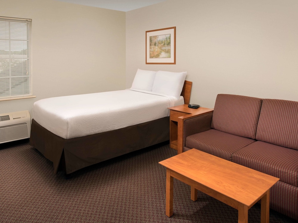 WoodSpring Suites Raleigh Apex 16/38