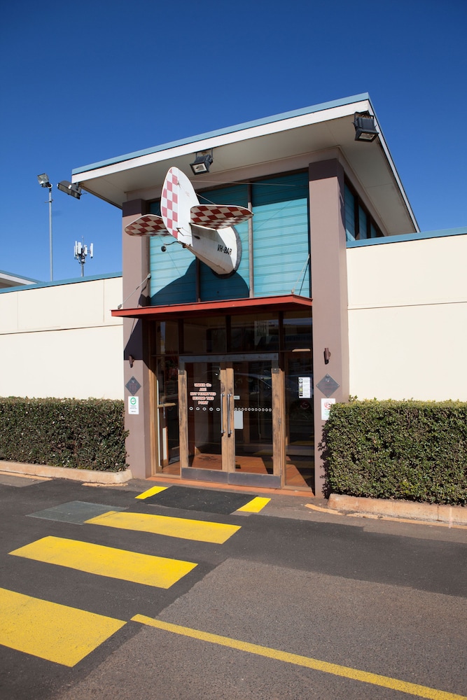 Wilsonton Hotel 58/61