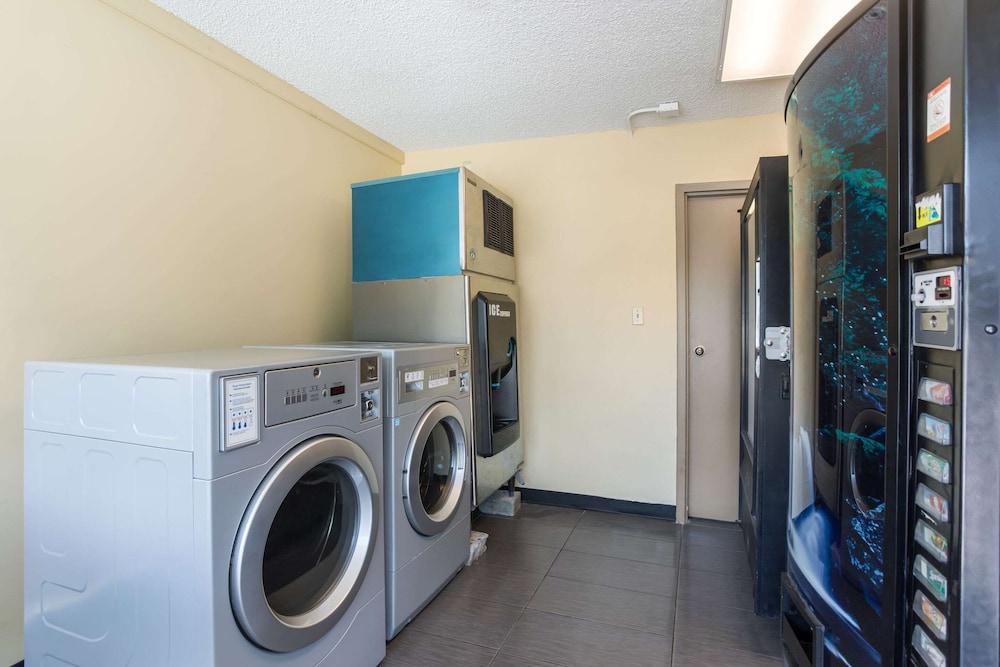 Econo Lodge Gallatin - Metro Nashville 32/43