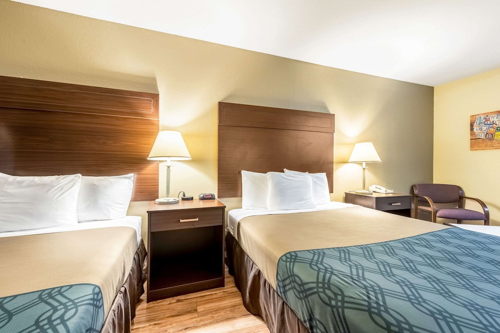 Econo Lodge Washington Harbor 14/30
