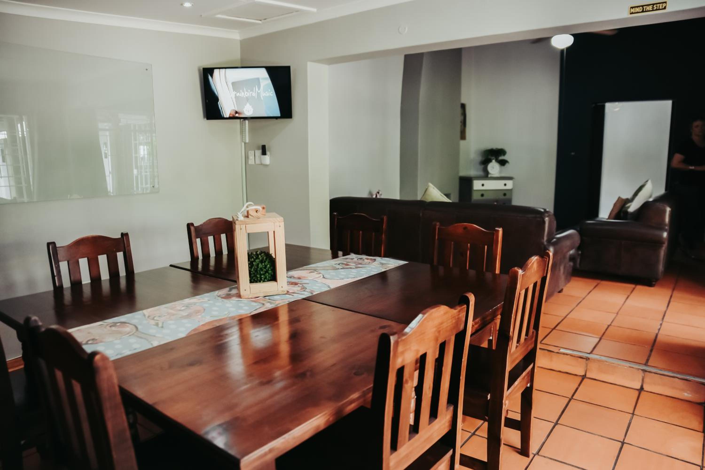 Amaziah Guesthouse 10/16