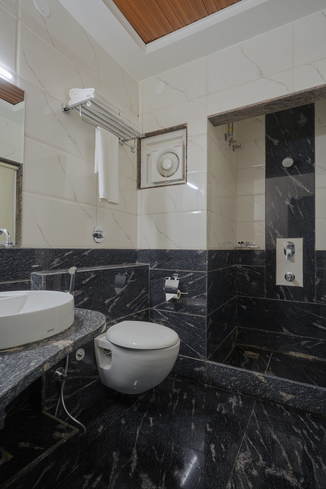 Hotel Gyan Garh Udaipur 47/49