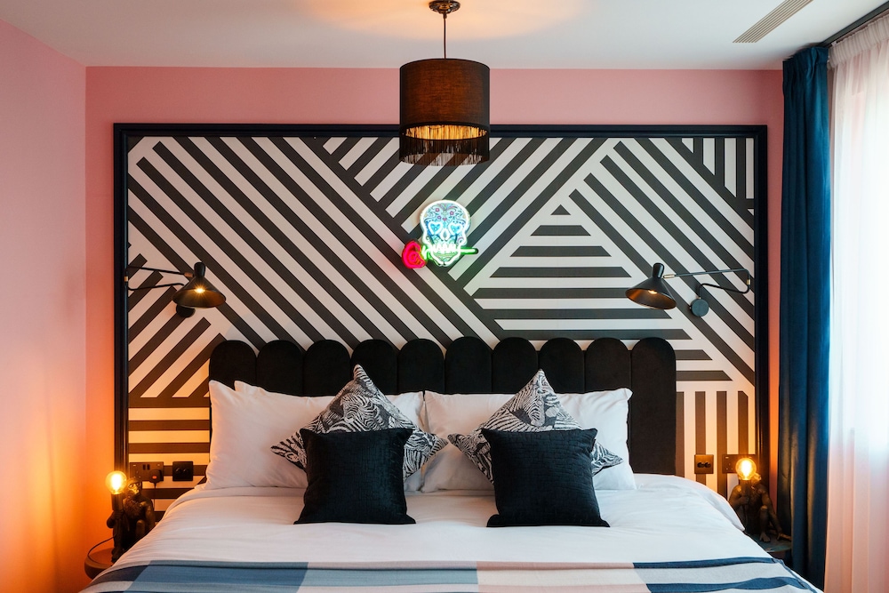 The Camden Town Hotel 31/46