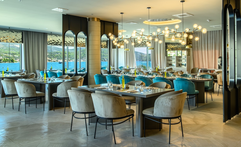 Marinus Beach Hotel 42/56