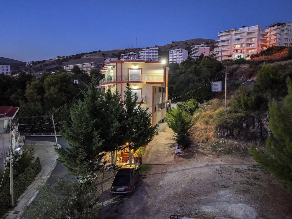 Melsi Apartments 44/50