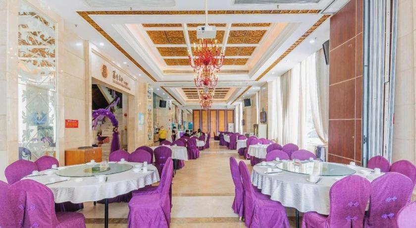 Regency Hotel 41/56