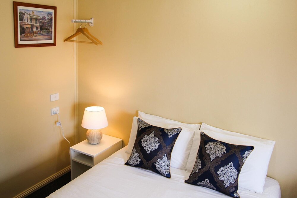 Motel 359 25/40