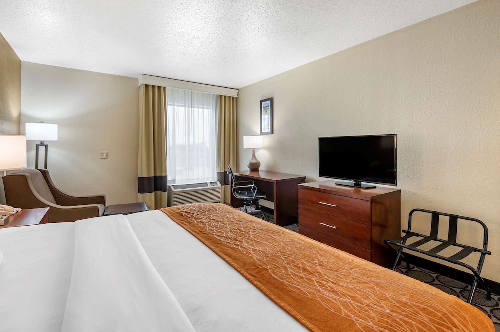 Spark by Hilton Cincinnati Airport South 10/30