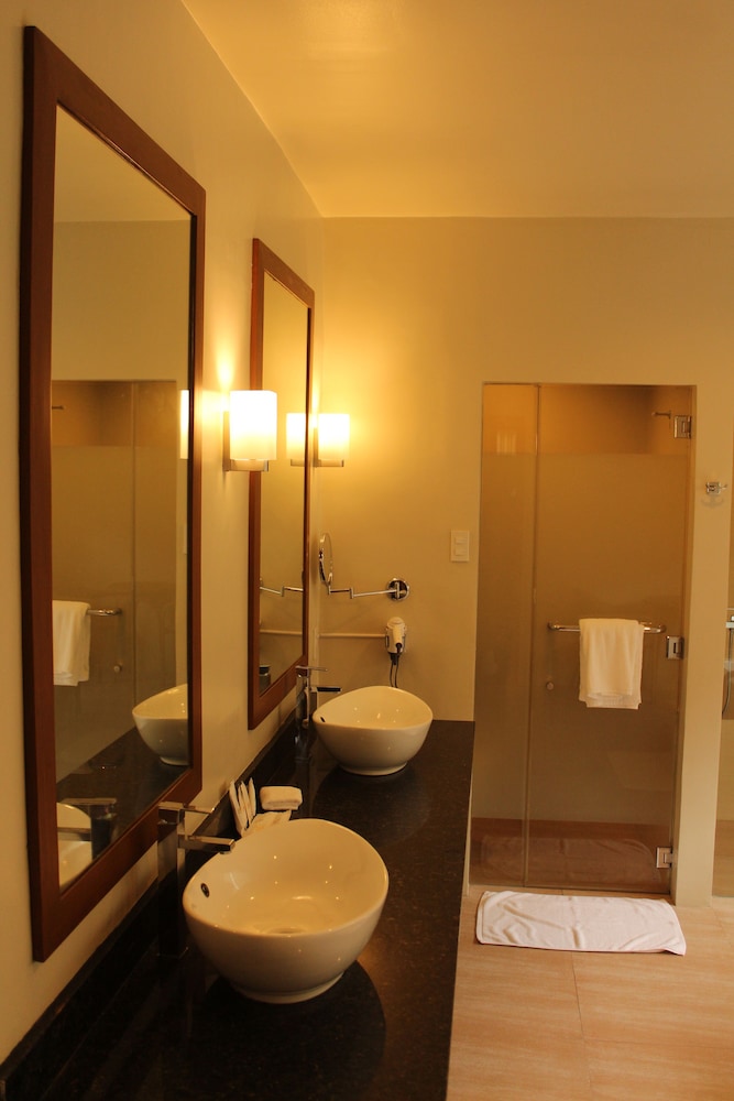 Bravo Resorts Munting Paraiso 40/49