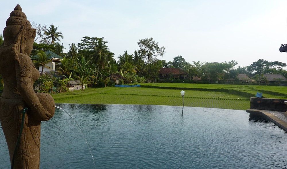 Cendana Resort Spa 48/70