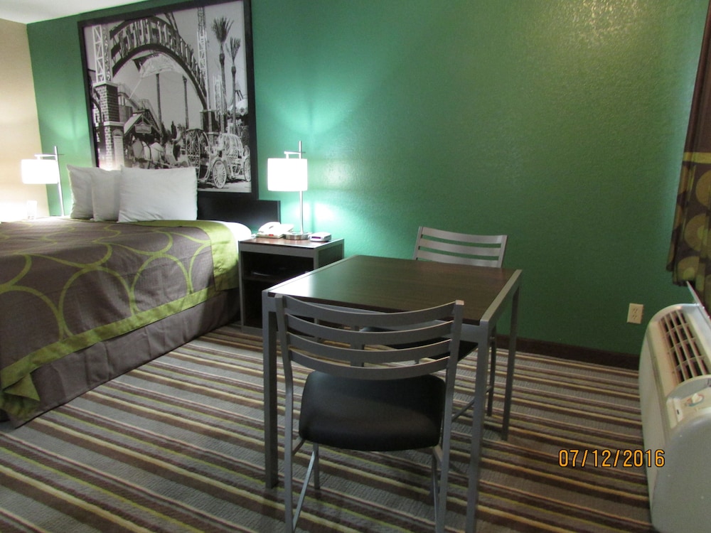 Super 8 By Wyndham Kingsville 30/47