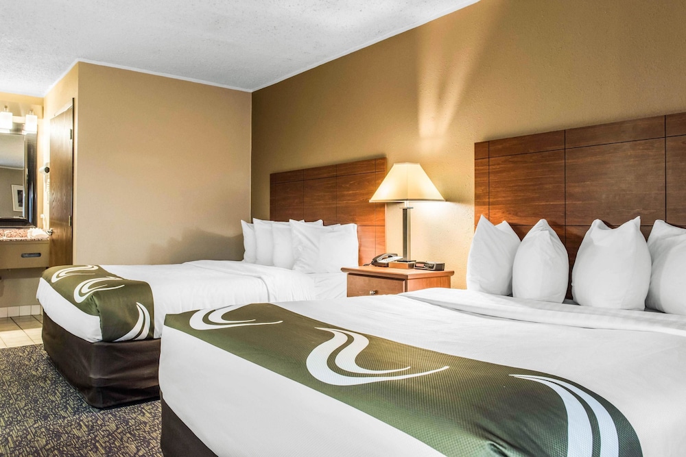 Quality Inn Austintown-Youngstown West 10/35