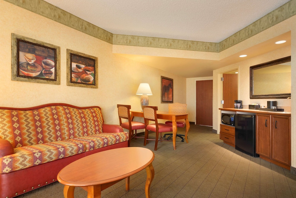 Embassy Suites by Hilton Albuquerque 40/63