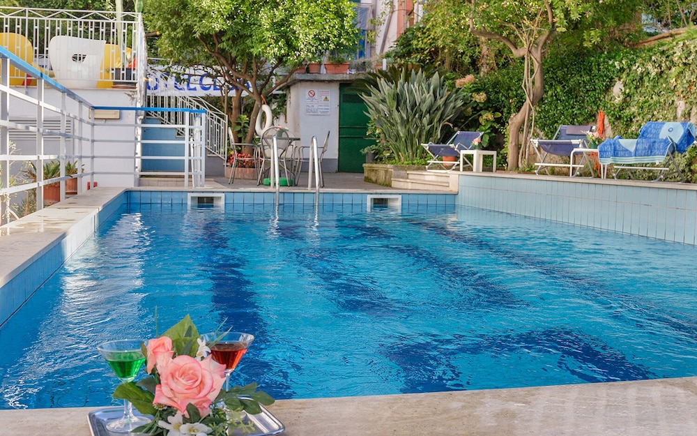 Hotel Club Sorrento 46/50