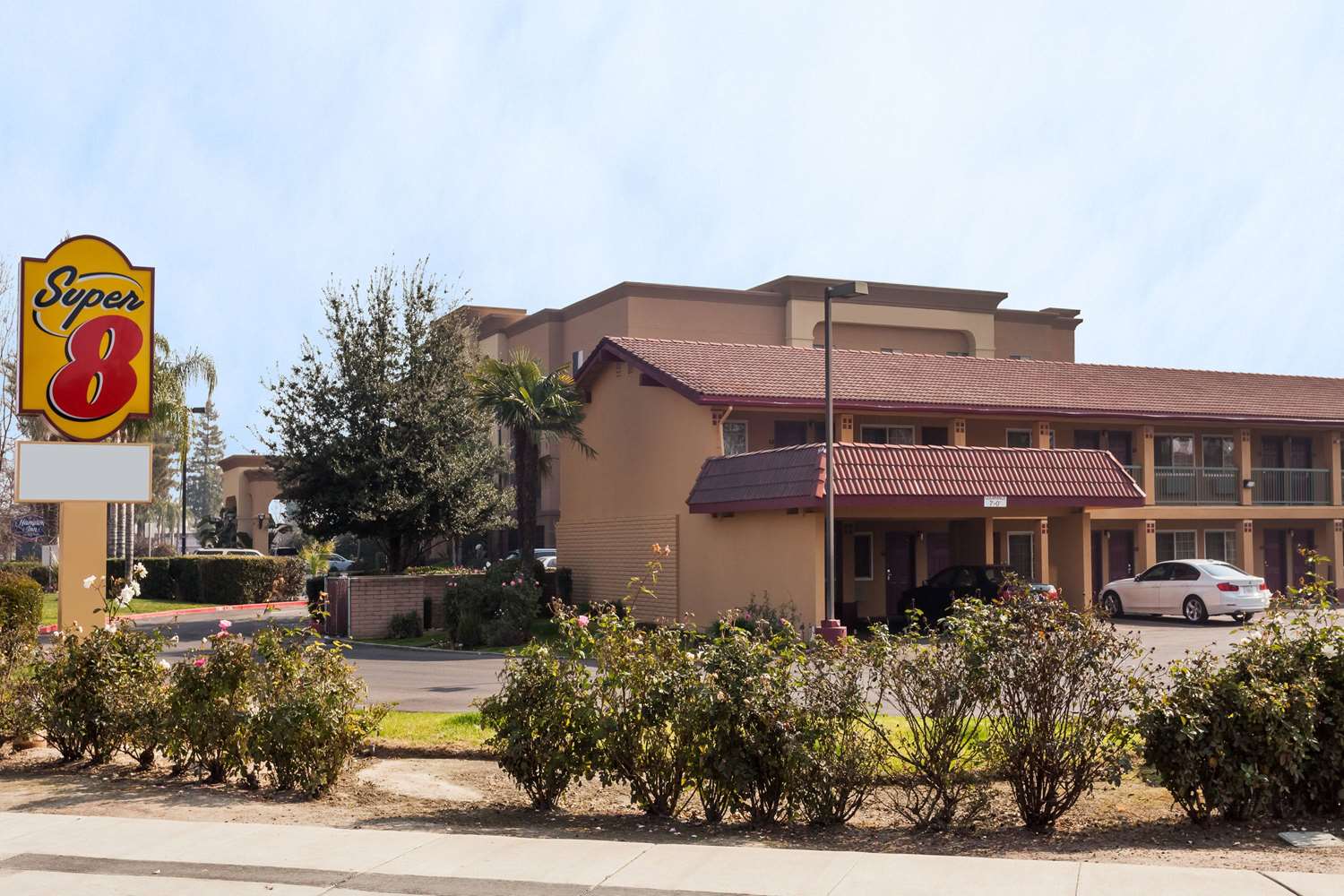Super 8 By Wyndham Visalia 1/26