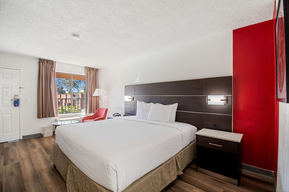 ROOM, KING BED