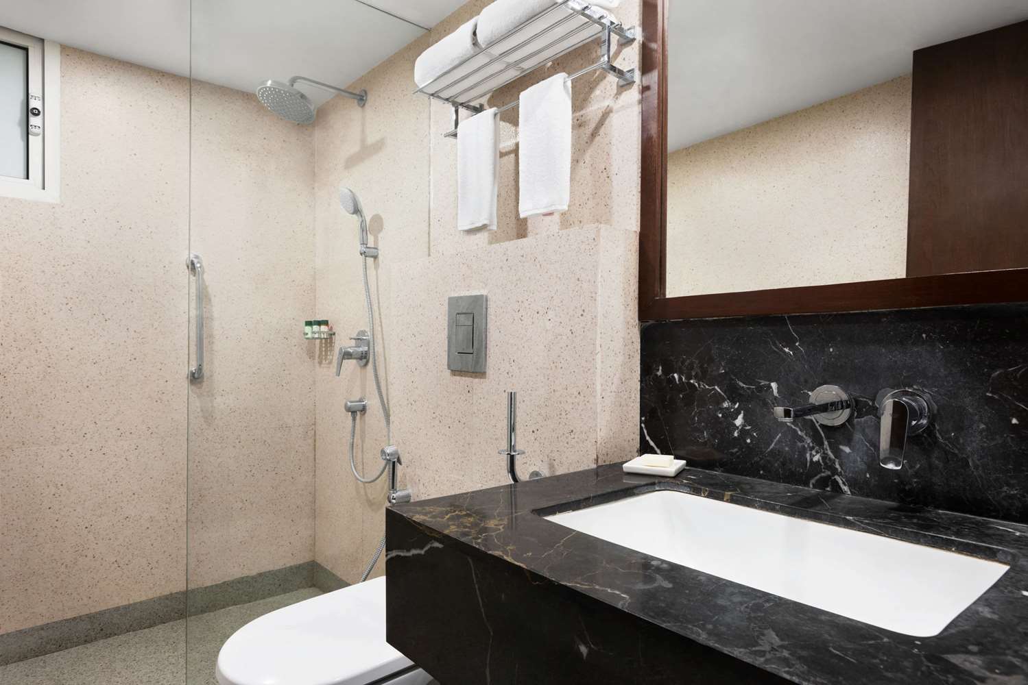 Howard Johnson by Wyndham Kolkata 63/66