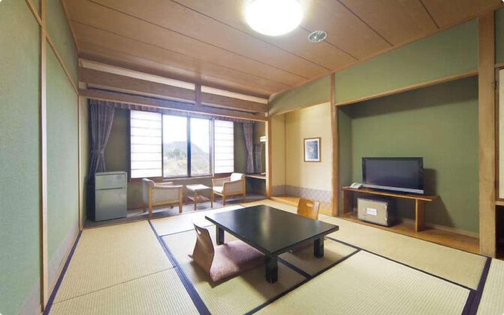 Hotel Hananoyu 16/18