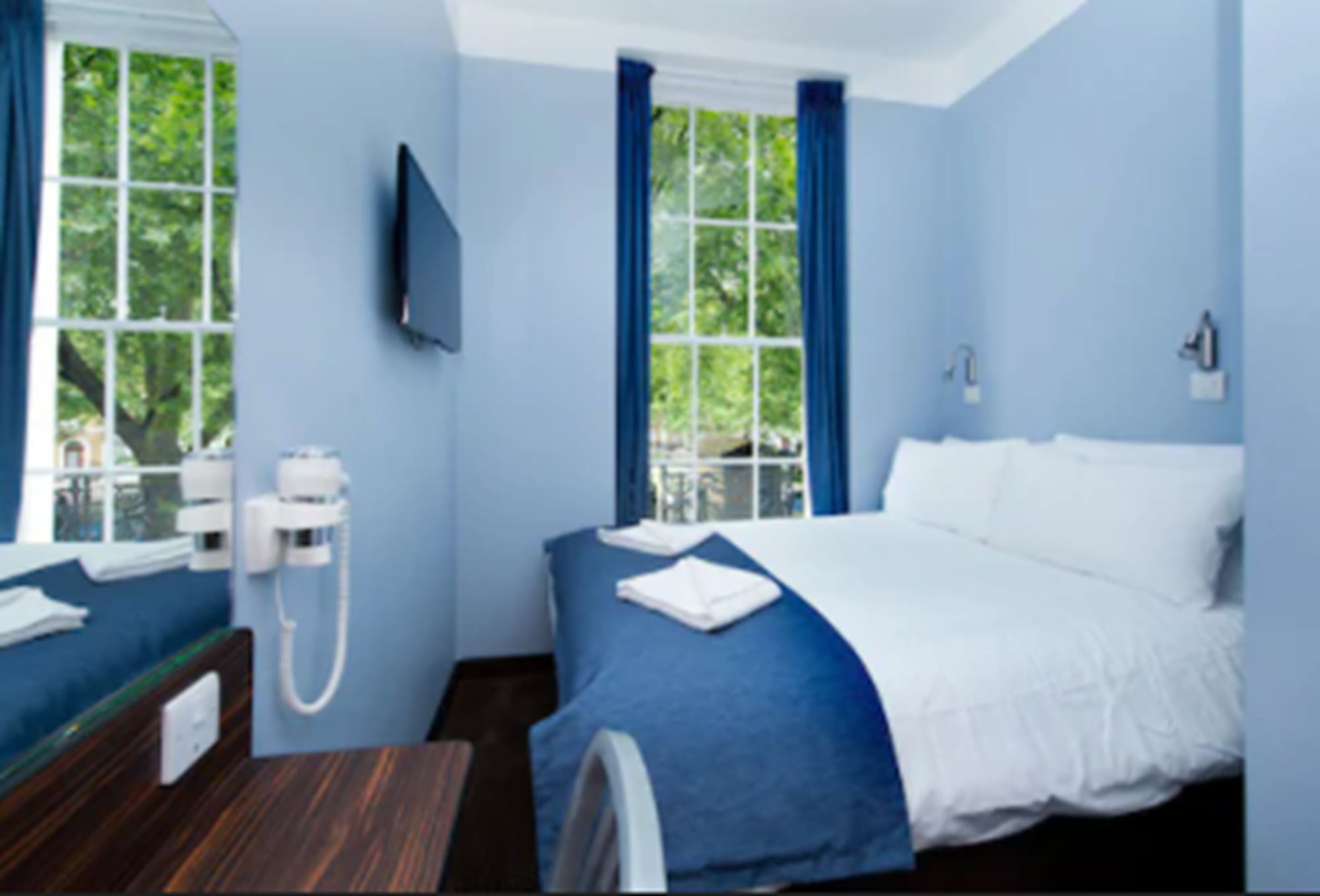ROOM, DOUBLE BED