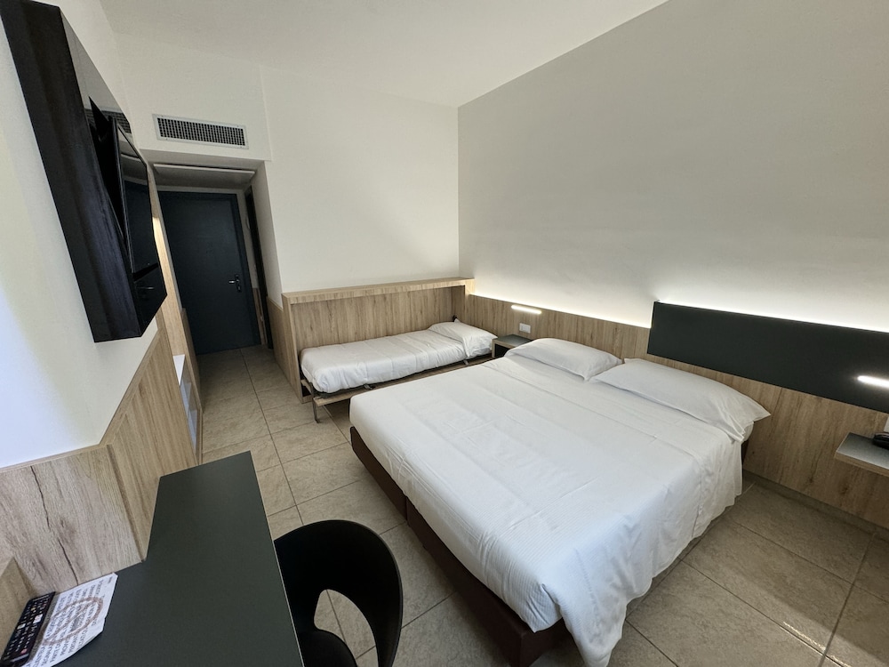 Hotel Holidays 29/54