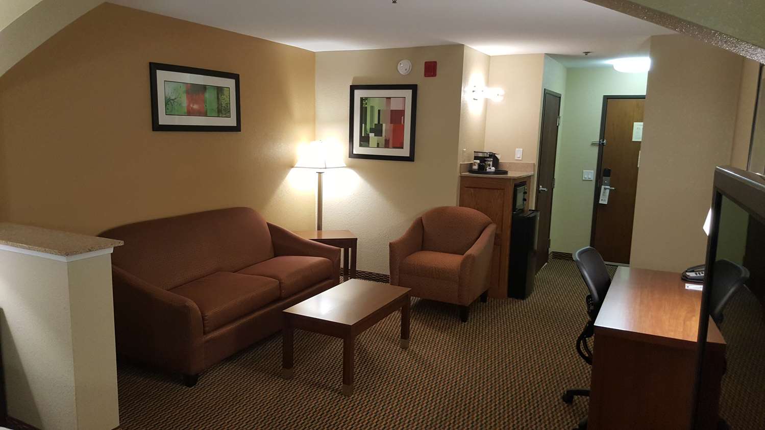 Airport Inn and Suites 14/28