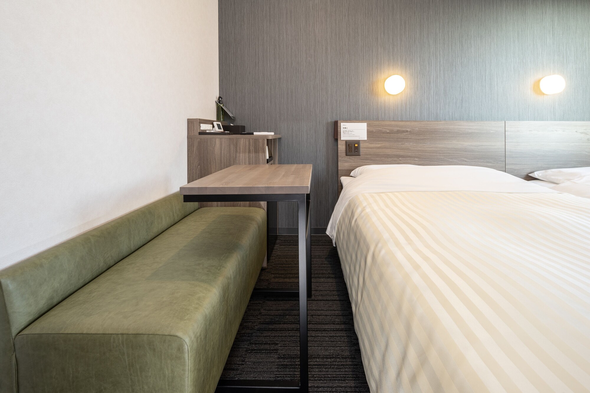ROOM, TWIN BEDS