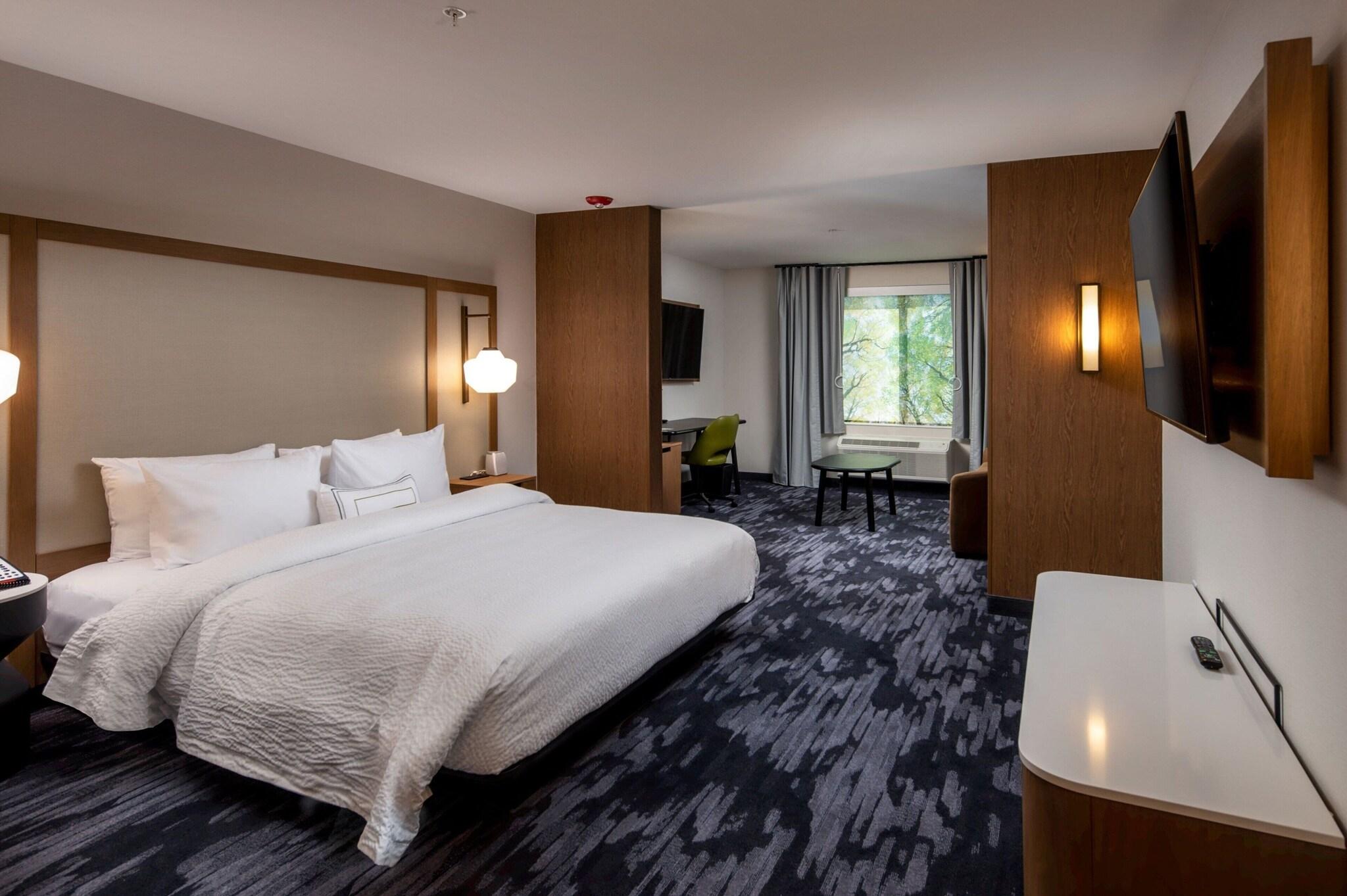 جناح بسرير كينج، Fairfield Inn Suites Little Rock Airport 2/5