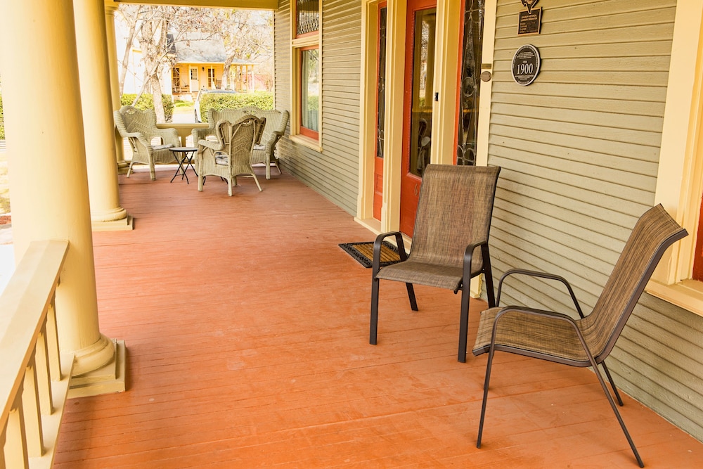 Iron Horse Inn 48/77