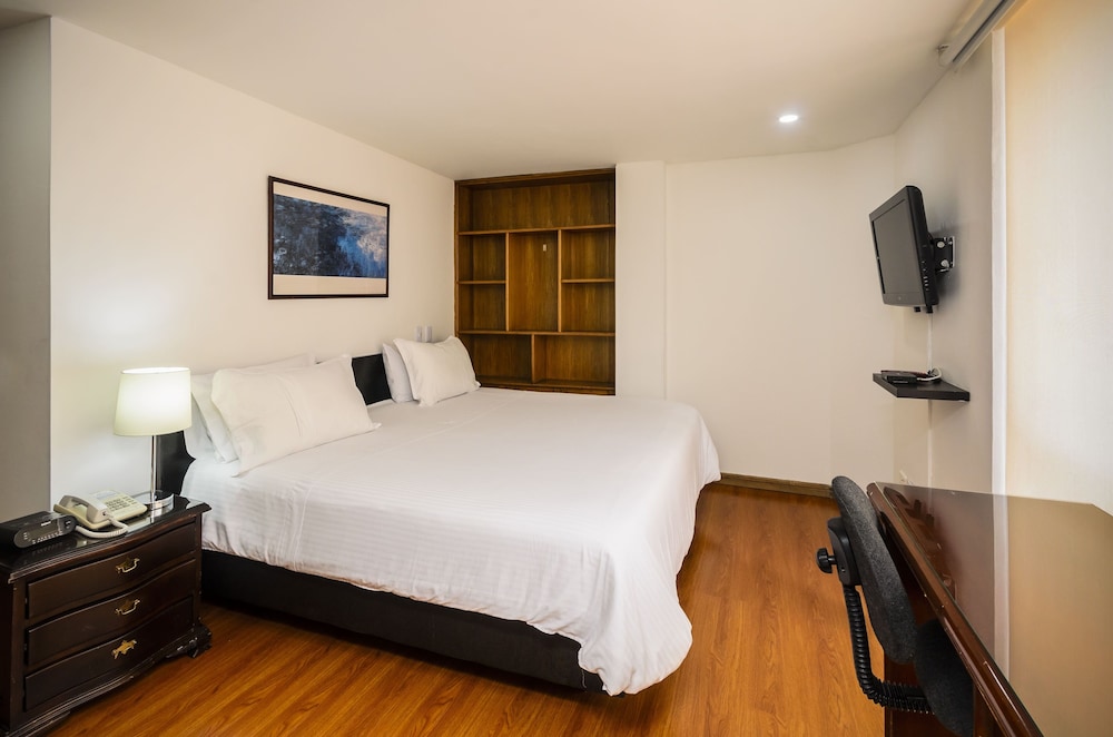 Travelers Apartamentos Y Suites Fontana Plaza 10/47