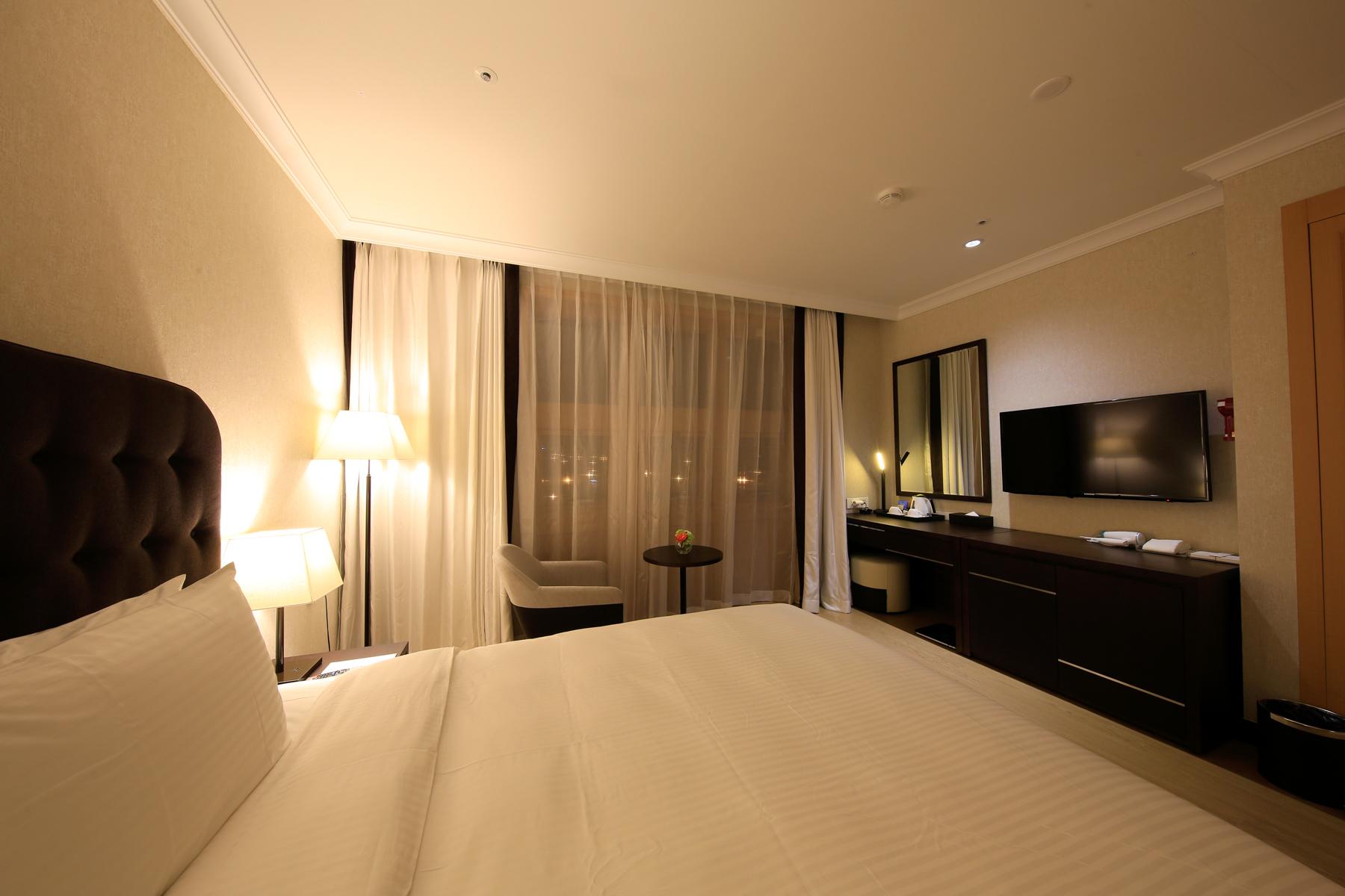 DELUXE, DOUBLE BED