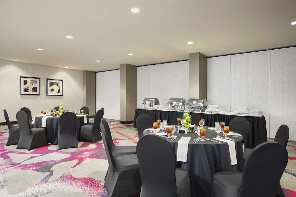 DoubleTree by Hilton Hotel Dallas DFW Airport North 38/53