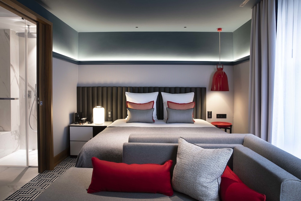 Hotel D Geneva 10/29