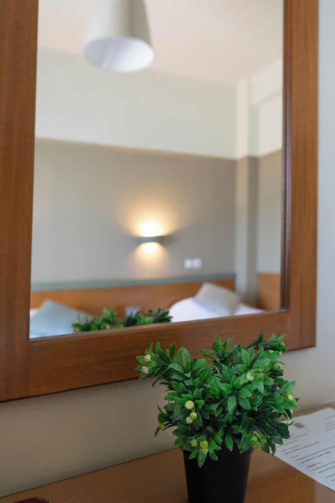 Anesis Hotel 11/50