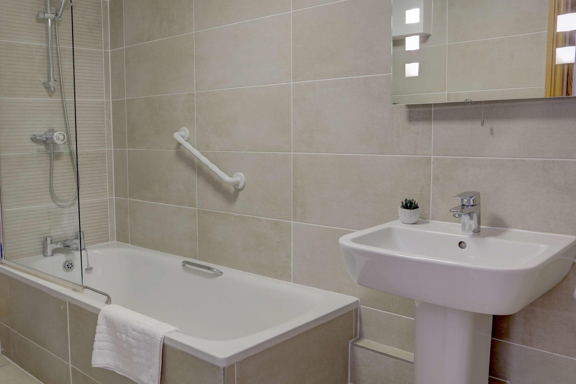 Family, Multiple Beds, Sea View، Best Western Princes Marine Hotel 3/5