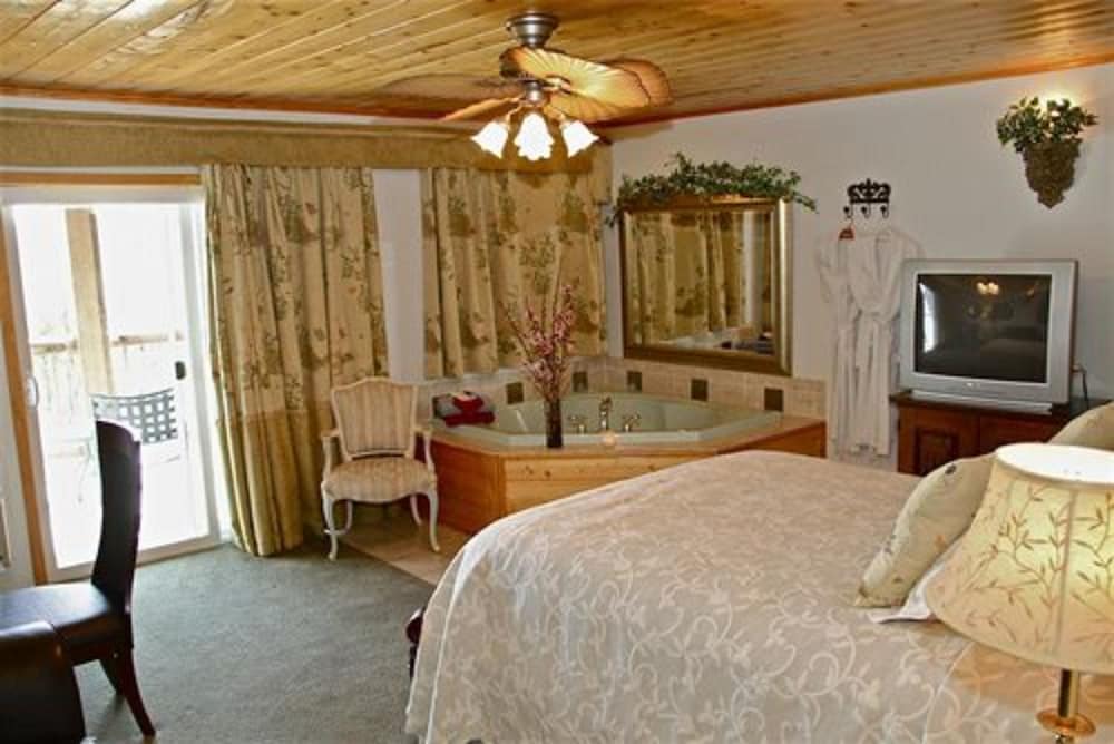 Echo Canyon Manor 37/76