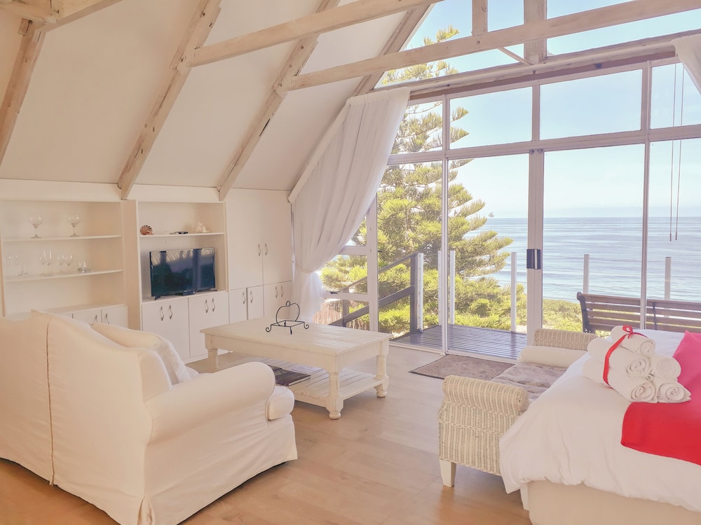 Whales Way Ocean Retreat 30/50