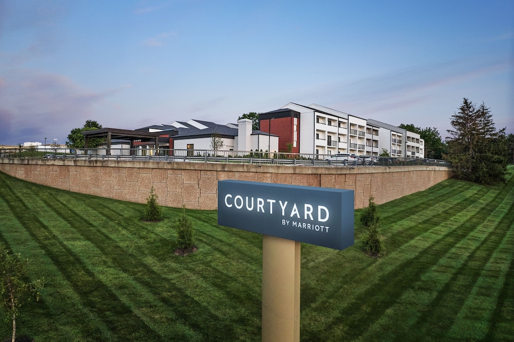 Courtyard by Marriott Kansas City Overland Park/Metcalf, South of College Boulevard in OVERLAND PARK - KS