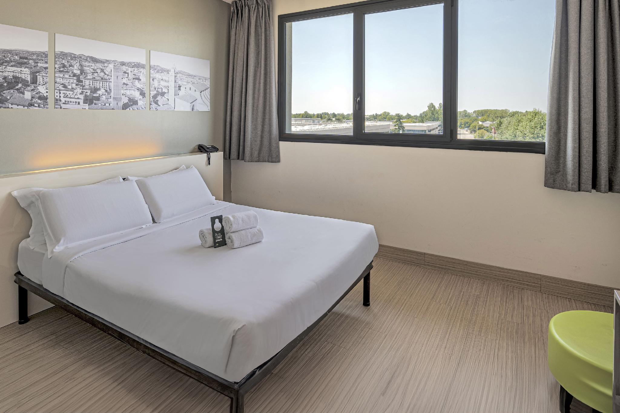 Room, Double or Twin Bed