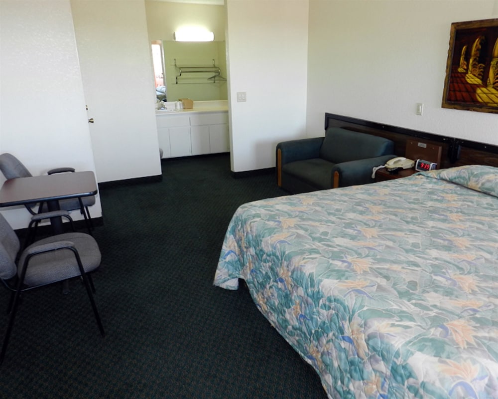 High Desert Motel Joshua Tree National Park 19/40