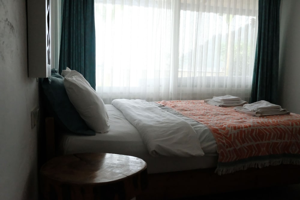 Ceneviz Hotel 11/43