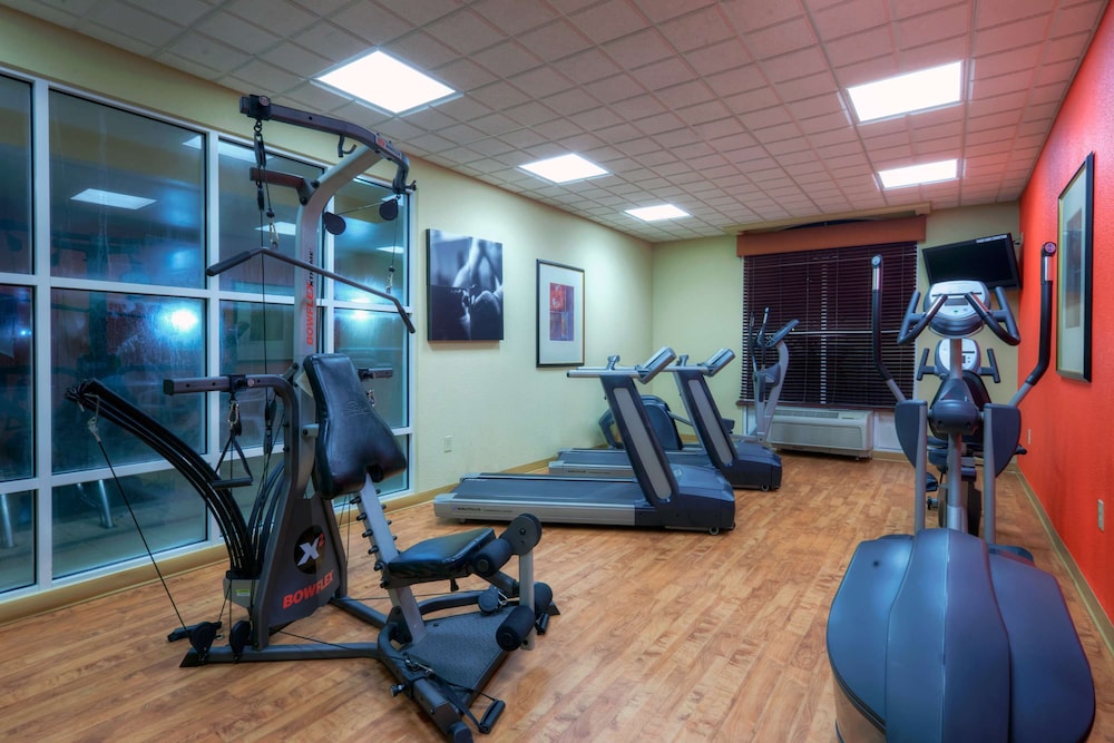 Country Inn and Suites by Radisson, Petersburg, VA 15/34